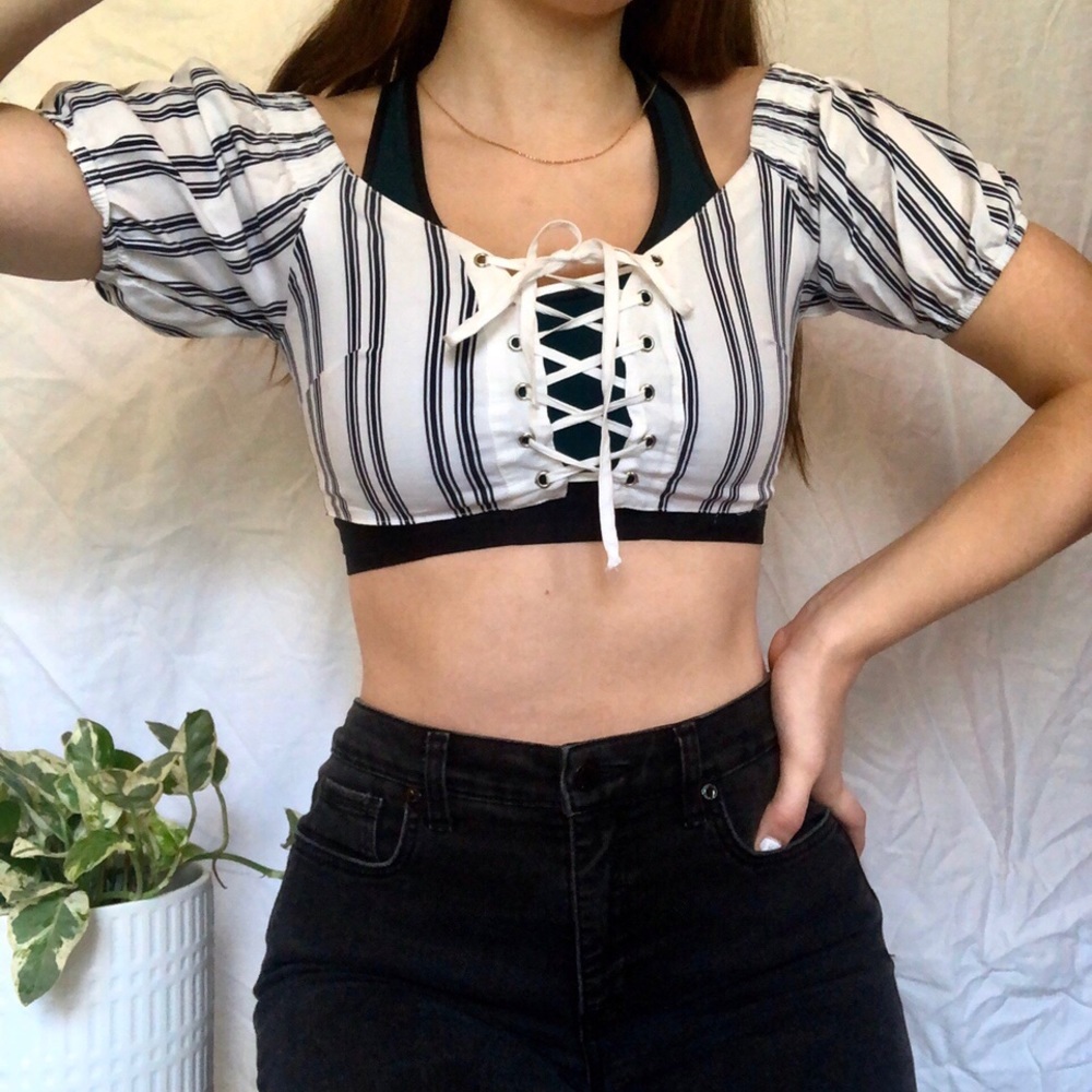 FOREVER 21 LACE UP CROP TOP